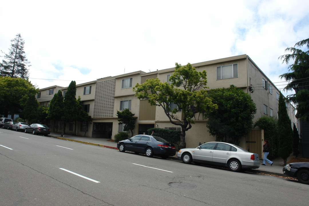 Durant Park Apartment in Berkeley, CA - Building Photo