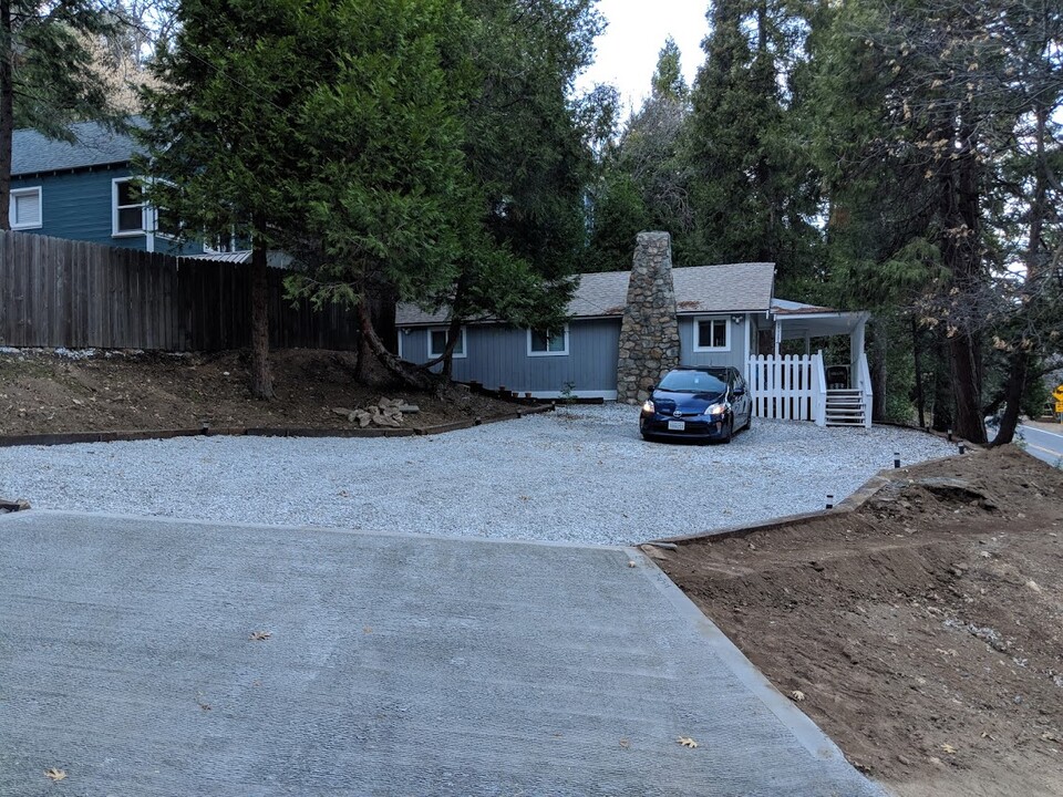 781 N Village Ln in Crestline, CA - Building Photo