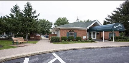 1952 Pine Ct in Hellertown, PA - Foto de edificio - Building Photo