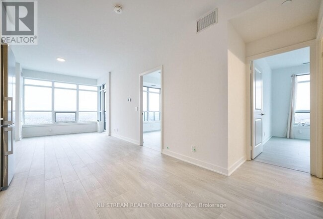 property at 50 Upper Mall Wy