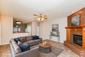 744 Teresa Dr in Desoto, TX - Foto de edificio - Building Photo