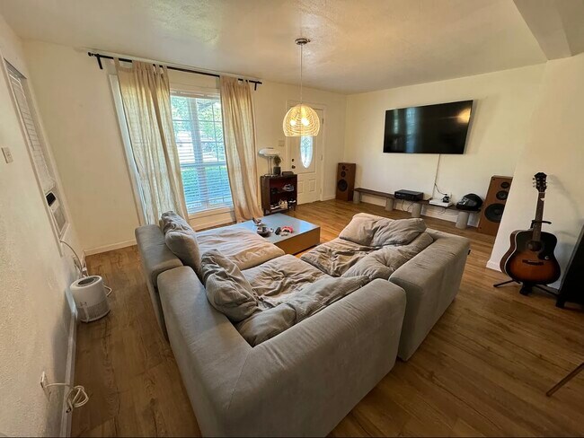 807 S Van Buren Ave in Dallas, TX - Building Photo - Building Photo