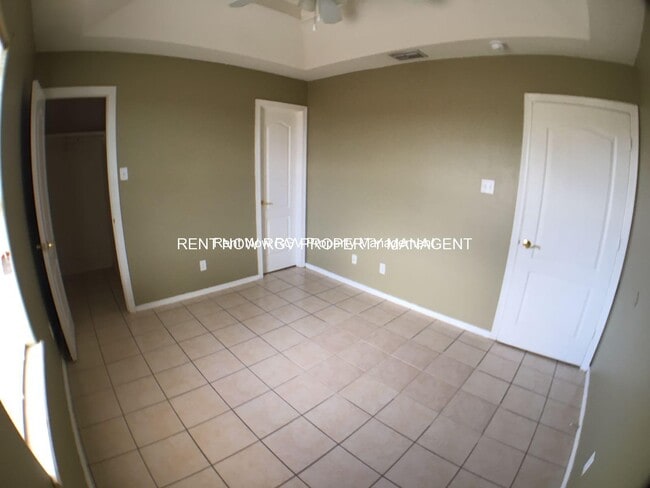 1304 W Fig Ave in Pharr, TX - Foto de edificio - Building Photo
