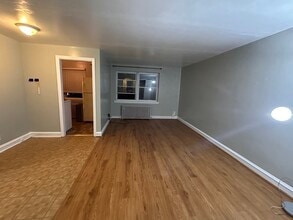 1335 E Sedgwick St, Unit 2 in Philadelphia, PA - Foto de edificio - Building Photo