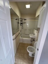 38 Melville St, Unit 3 in Fall River, MA - Building Photo - Building Photo