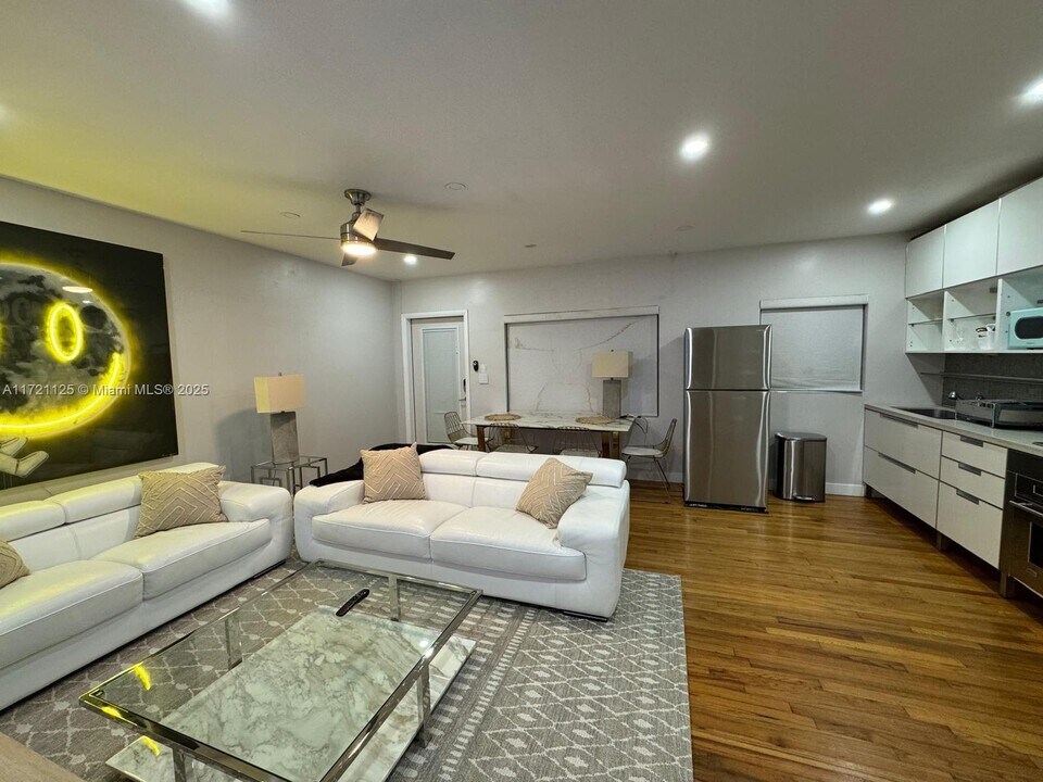 101 Collins Ave, Unit 3 in Miami Beach, FL - Foto de edificio