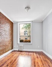 52 Barrow St, Unit 1W in New York, NY - Building Photo - Building Photo