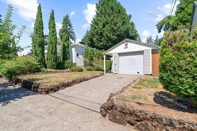 property at 4311 SE Ellis St