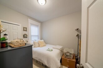 160 Dorchester St, Unit 1 in Boston, MA - Building Photo - Building Photo