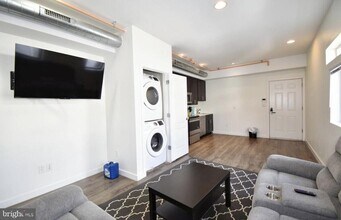 117 W Girard Ave in Philadelphia, PA - Building Photo - Building Photo