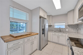 1650 NE 33rd St in Pompano Beach, FL - Building Photo - Building Photo