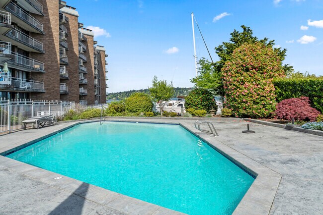 9500 Rainier Ave S in Seattle, WA - Building Photo - Building Photo