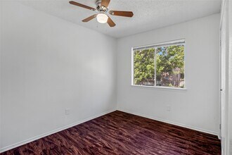 13718 Vira Ln in Houston, TX - Foto de edificio - Building Photo