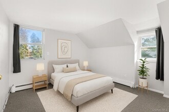 174 Mills Pond Rd in Saint James, NY - Building Photo - Building Photo