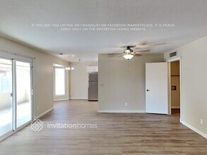 9023 W Harmont Dr, Unit 3 in Peoria, AZ - Building Photo - Building Photo