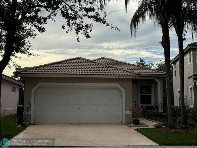 3964 NW 89th Ave in Coral Springs, FL - Foto de edificio - Building Photo