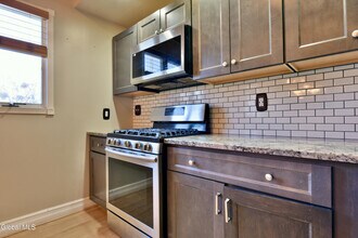 10 Katherine Terrace in Clifton Park, NY - Building Photo - Building Photo