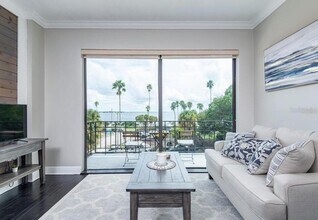 2109 Bayshore Blvd in Tampa, FL - Foto de edificio - Building Photo