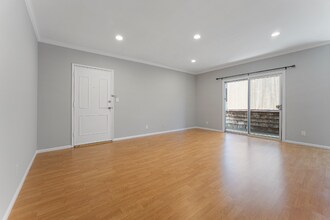 5414 Newcastle Ave in Los Angeles, CA - Building Photo - Building Photo