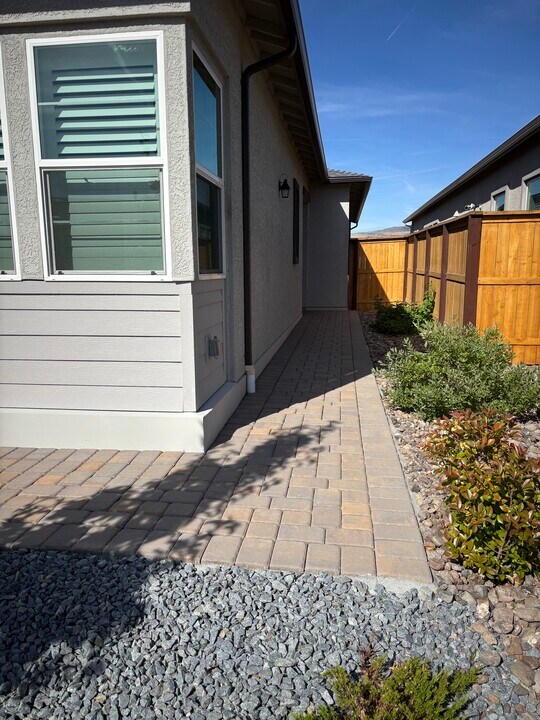 7392 Rustic Towers Dr in Sparks, NV - Building Photo