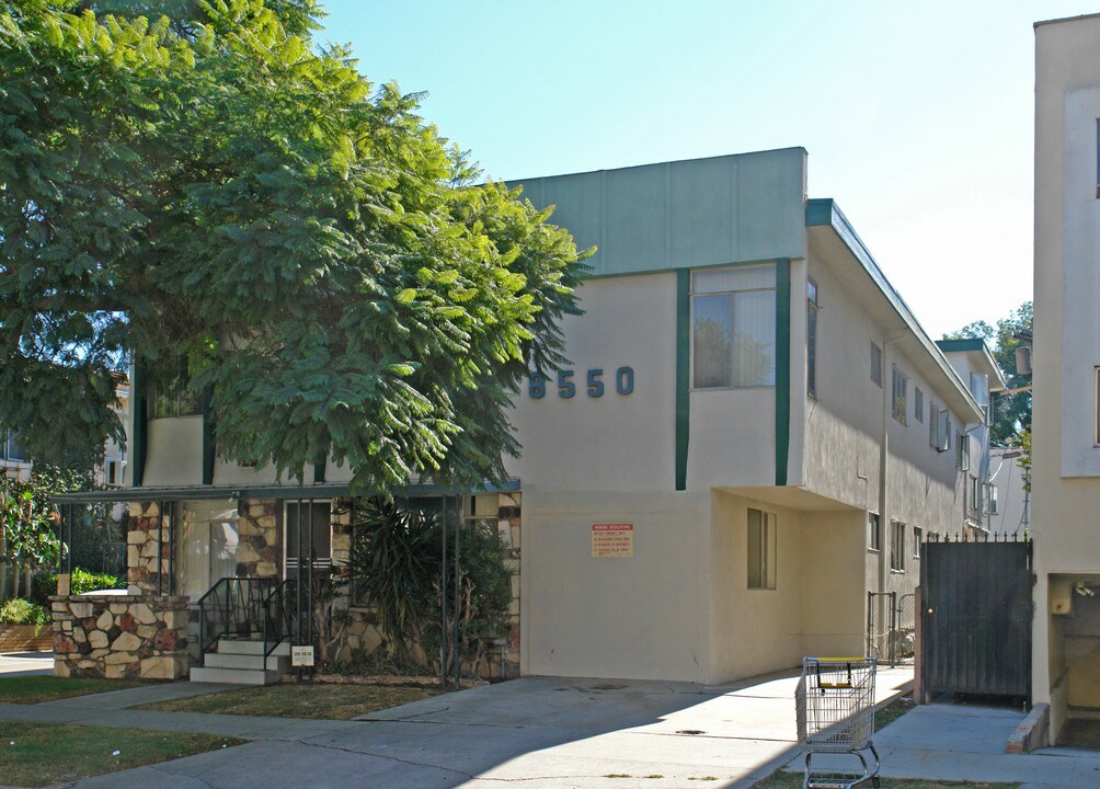 8550 Cashio St in Los Angeles, CA - Building Photo