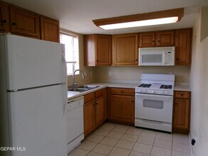 6262 Escondido Dr in El Paso, TX - Building Photo - Building Photo