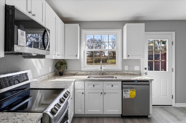 1113 Bell Grimes Ln in Nashville, TN - Foto de edificio - Building Photo
