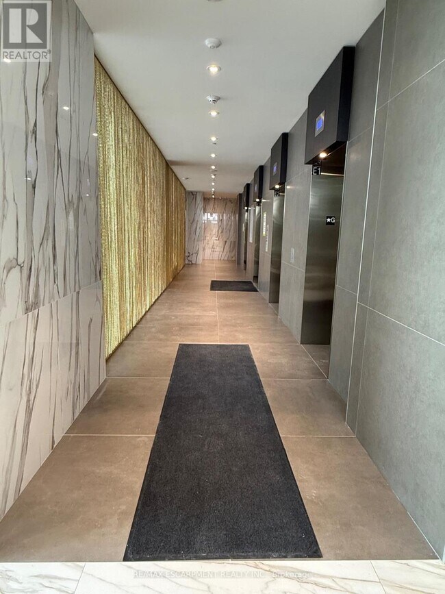 448 Burnhamthorpe Rd W in Mississauga, ON - Building Photo - Building Photo