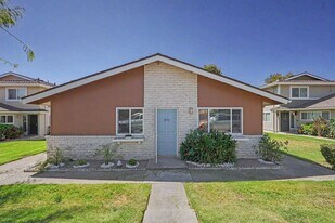 1670 Calle Diamonte in Thousand Oaks, CA - Building Photo