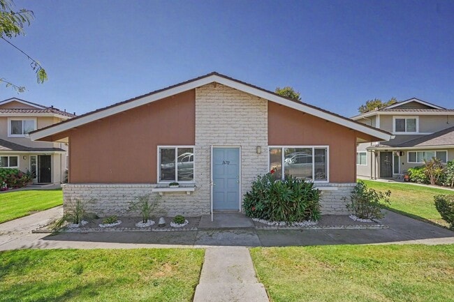 property at 1670 Calle Diamonte