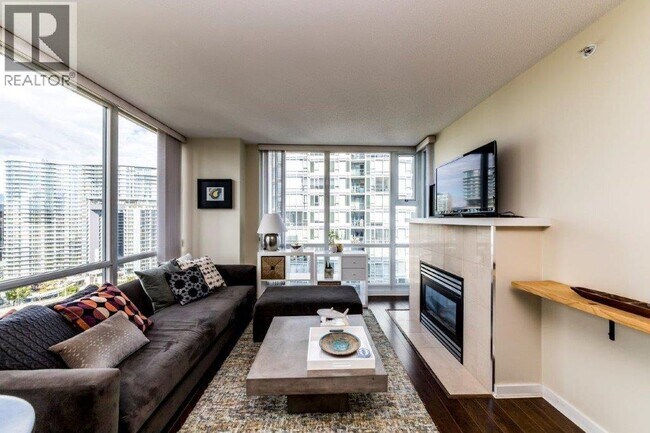 1077 Marinaside Crescent in Vancouver, BC - Building Photo - Building Photo