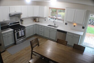 450 NW Nesvik Way in Poulsbo, WA - Building Photo - Building Photo