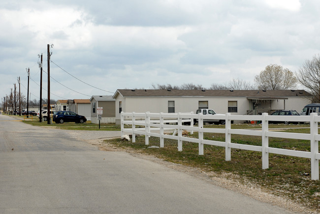 Riverside Mobile Home Park in Georgetown, TX - Building Photo - Building Photo