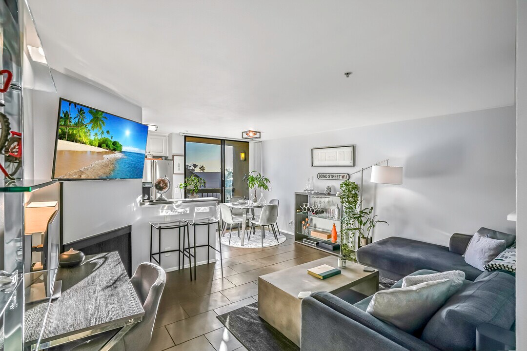 7320 Hawthorn Ave, Unit #315 in Los Angeles, CA - Foto de edificio