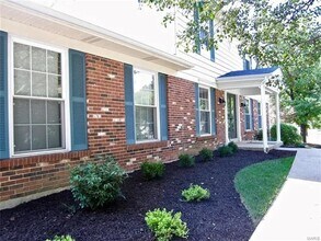 1019 Parkwatch Dr in Ballwin, MO - Building Photo - Building Photo