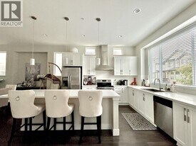 103XX Wynnyk Way in Maple Ridge, BC - Building Photo