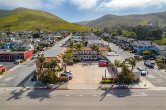 La Casa Bon Mar in Morro Bay, CA - Foto de edificio - Building Photo