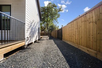 207 Lockwood Dr in Houston, TX - Building Photo - Building Photo