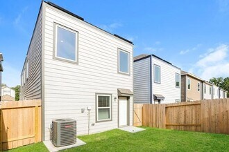 15338 Estrella Rd W in Houston, TX - Building Photo - Building Photo