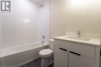 24 Augusta St in Hamilton, ON - Building Photo - Building Photo