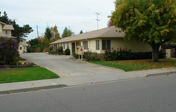 918-924 Mountain View Ave in Mountain View, CA - Building Photo - Building Photo