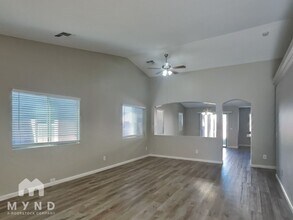 3412 W Fraktur Rd in Phoenix, AZ - Building Photo - Building Photo