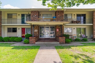 Kenwood Arms in Louisville, KY - Building Photo - Building Photo