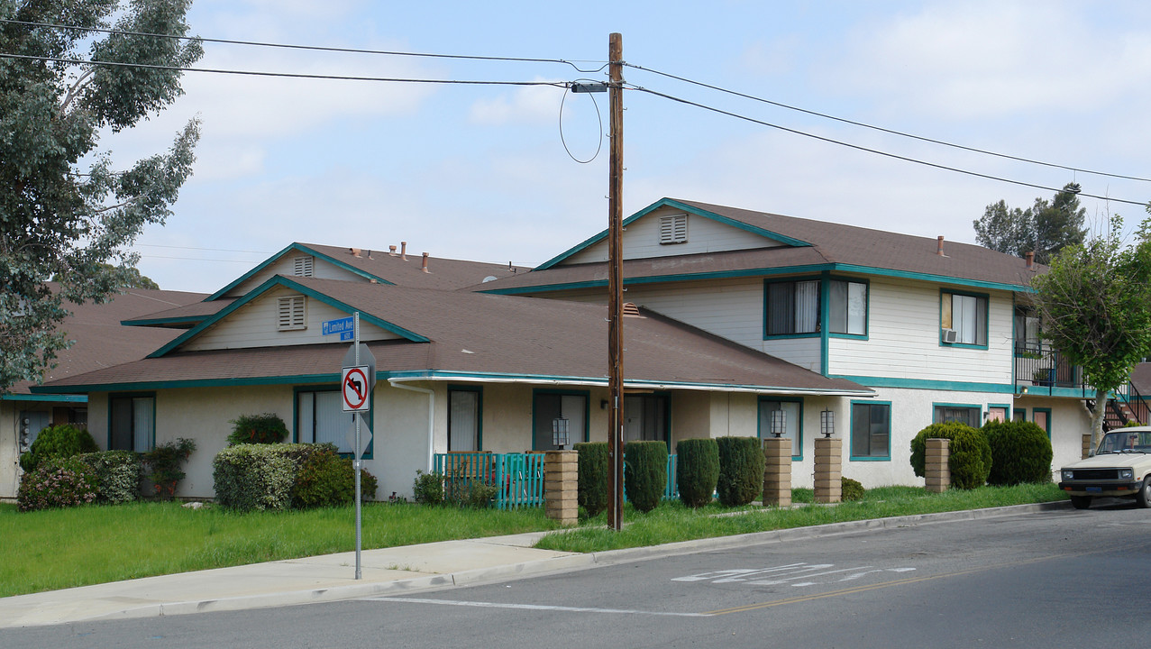 601 W Limited St in Lake Elsinore, CA - Building Photo