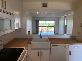 10145 NW 9th Street Cir, Unit 7-503 in Miami, FL - Building Photo