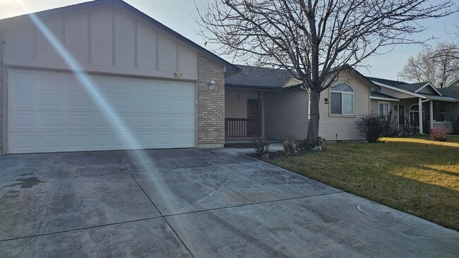 property at 821 W Florida Ave