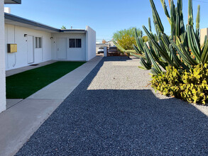 San Tome Apartments in Phoenix, AZ - Building Photo - Building Photo