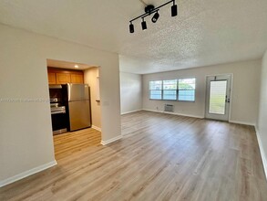 300 Fanshaw H in Boca Raton, FL - Building Photo - Building Photo