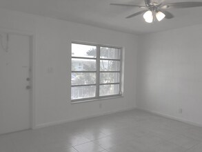 8409 NW 59th Ct in Tamarac, FL - Building Photo - Building Photo