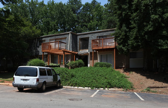 Kensington Manor in Decatur, GA - Building Photo - Building Photo